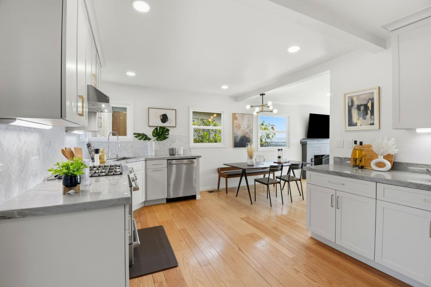 Detail Gallery Image 13 of 46 For 4198 Huntington St, Oakland,  CA 94619 - 4 Beds | 2 Baths