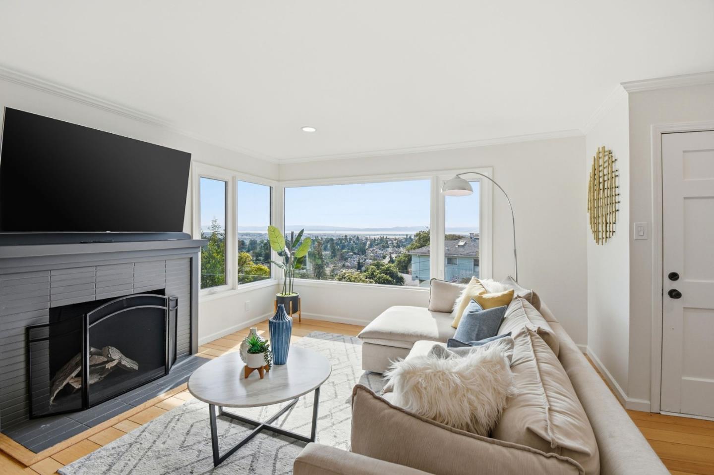 Detail Gallery Image 3 of 46 For 4198 Huntington St, Oakland,  CA 94619 - 4 Beds | 2 Baths