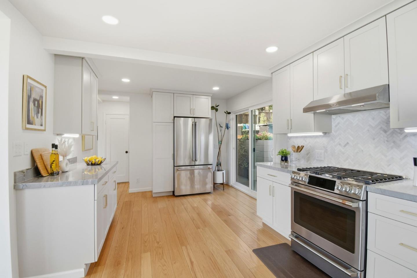 Detail Gallery Image 9 of 46 For 4198 Huntington St, Oakland,  CA 94619 - 4 Beds | 2 Baths