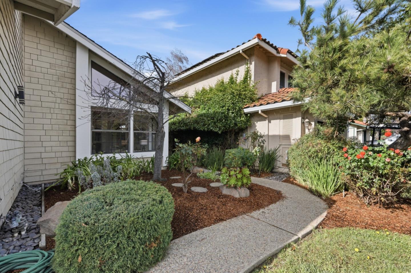 Detail Gallery Image 3 of 78 For 4819 Kenwood St, Union City,  CA 94587 - 3 Beds | 2/1 Baths