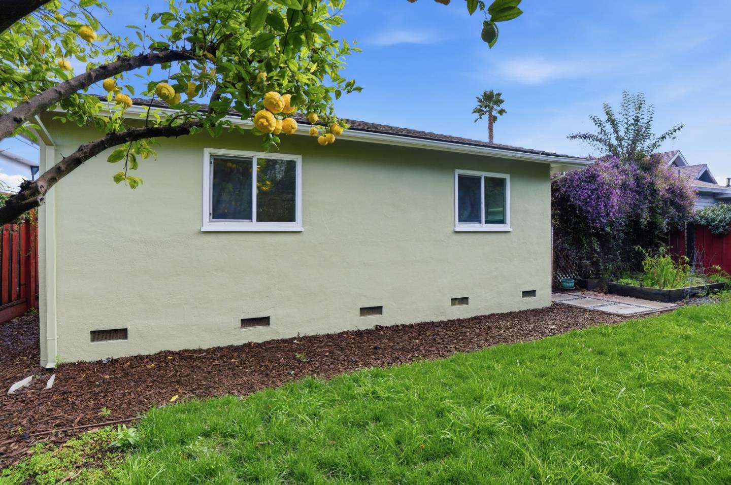 Detail Gallery Image 33 of 54 For 2115 Clarke Ave, East Palo Alto,  CA 94303 - 3 Beds | 1/1 Baths