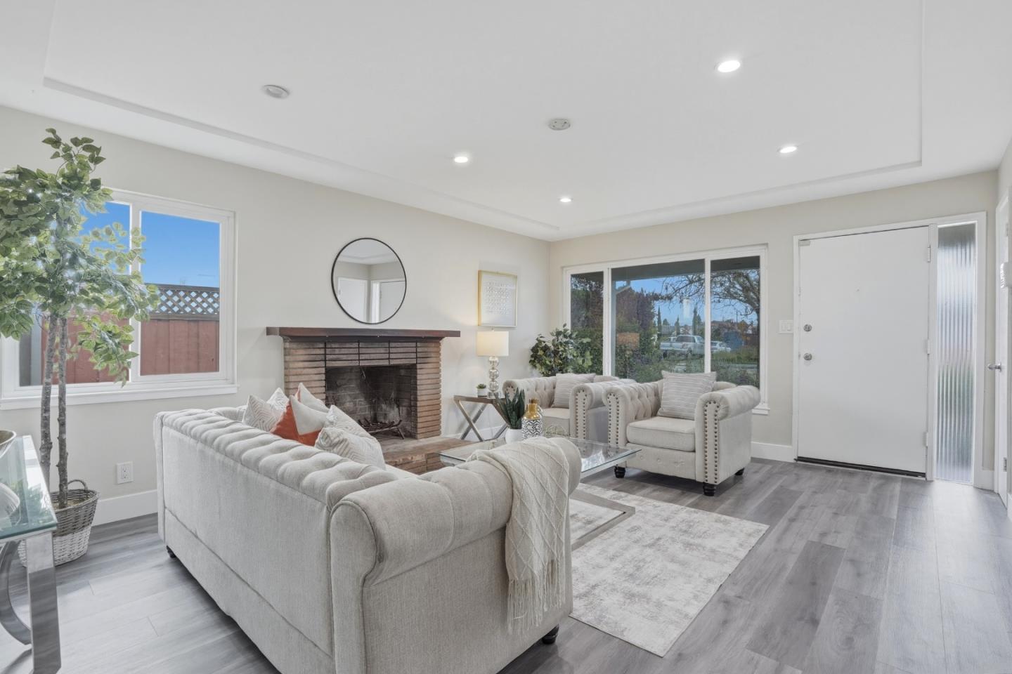 Detail Gallery Image 6 of 54 For 2115 Clarke Ave, East Palo Alto,  CA 94303 - 3 Beds | 1/1 Baths