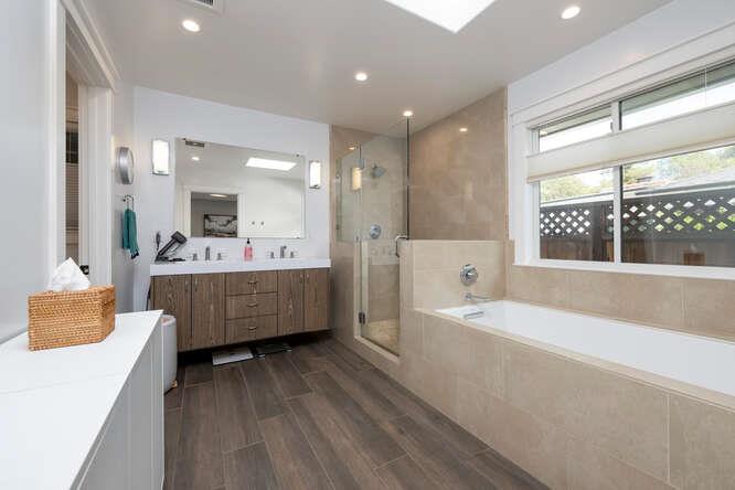 Detail Gallery Image 16 of 38 For 2258 Howard Ave, San Carlos,  CA 94070 - 3 Beds | 2/1 Baths