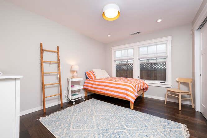 Detail Gallery Image 18 of 38 For 2258 Howard Ave, San Carlos,  CA 94070 - 3 Beds | 2/1 Baths