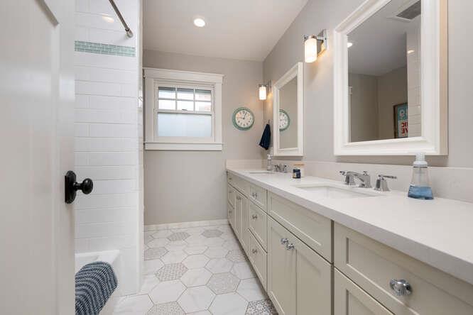 Detail Gallery Image 20 of 38 For 2258 Howard Ave, San Carlos,  CA 94070 - 3 Beds | 2/1 Baths
