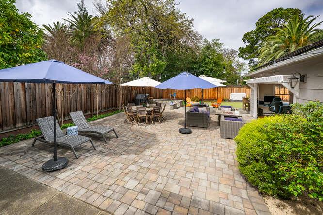 Detail Gallery Image 26 of 38 For 2258 Howard Ave, San Carlos,  CA 94070 - 3 Beds | 2/1 Baths