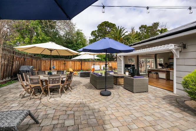 Detail Gallery Image 28 of 38 For 2258 Howard Ave, San Carlos,  CA 94070 - 3 Beds | 2/1 Baths