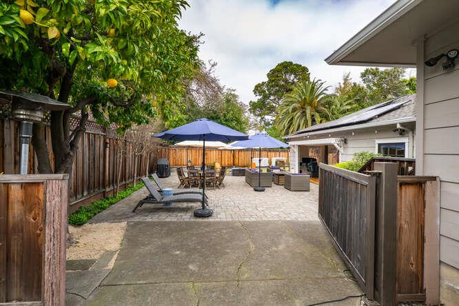 Detail Gallery Image 35 of 38 For 2258 Howard Ave, San Carlos,  CA 94070 - 3 Beds | 2/1 Baths