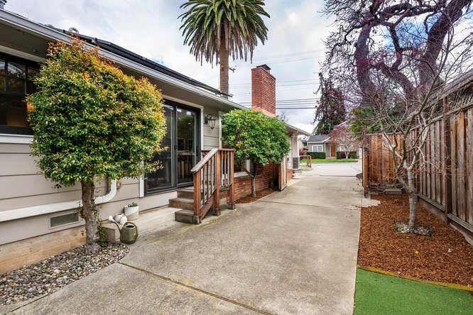 Detail Gallery Image 36 of 38 For 2258 Howard Ave, San Carlos,  CA 94070 - 3 Beds | 2/1 Baths