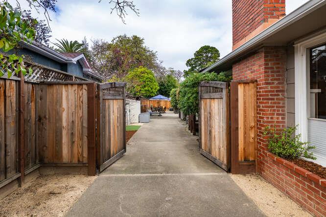 Detail Gallery Image 37 of 38 For 2258 Howard Ave, San Carlos,  CA 94070 - 3 Beds | 2/1 Baths