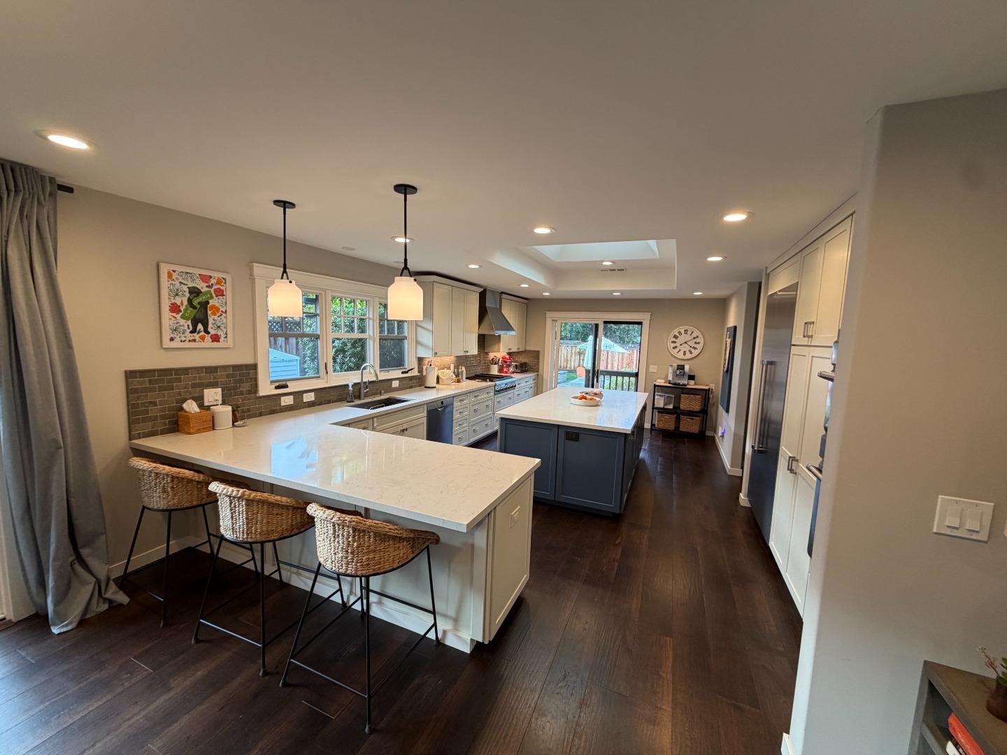 Detail Gallery Image 5 of 14 For 2258 Howard Ave, San Carlos,  CA 94070 - 3 Beds | 2/1 Baths