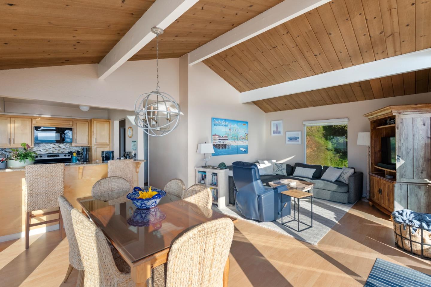 Detail Gallery Image 10 of 57 For 665 Sand Dollar Ln, Watsonville,  CA 95076 - 4 Beds | 3 Baths