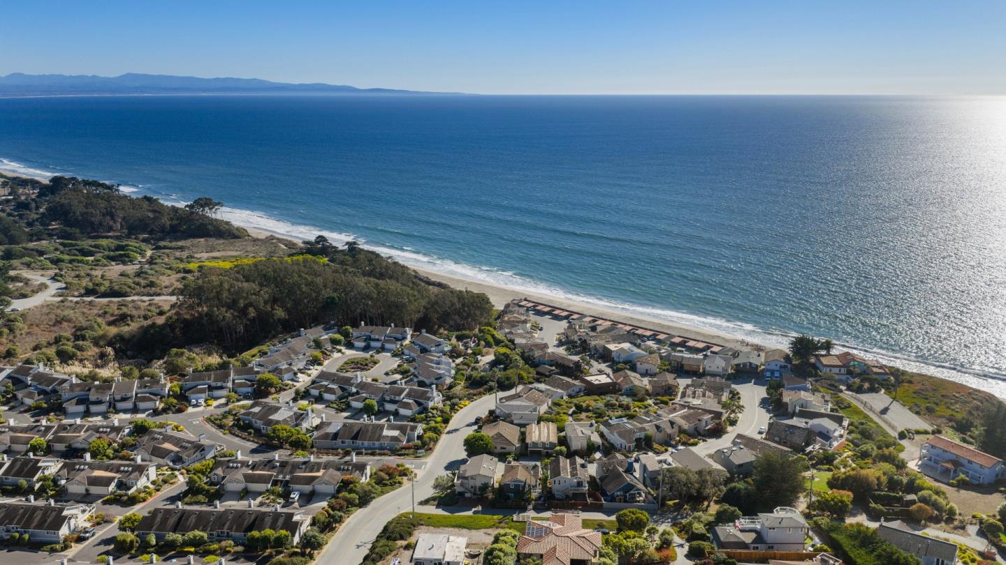 Detail Gallery Image 5 of 57 For 665 Sand Dollar Ln, Watsonville,  CA 95076 - 4 Beds | 3 Baths