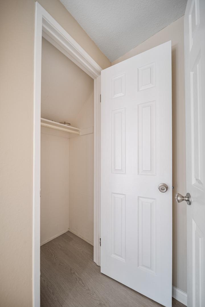 Detail Gallery Image 10 of 22 For 2697 Lone Bluff Way, San Jose,  CA 95111 - 2 Beds | 1/1 Baths