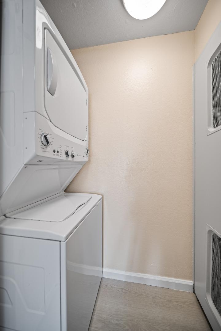 Detail Gallery Image 11 of 22 For 2697 Lone Bluff Way, San Jose,  CA 95111 - 2 Beds | 1/1 Baths