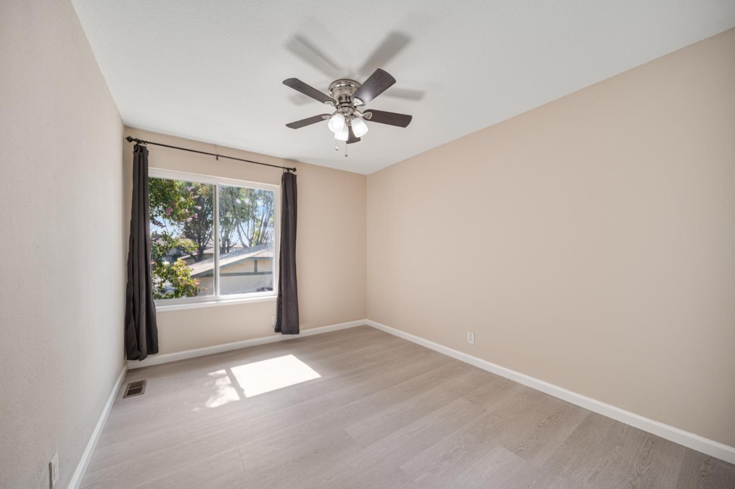 Detail Gallery Image 13 of 22 For 2697 Lone Bluff Way, San Jose,  CA 95111 - 2 Beds | 1/1 Baths