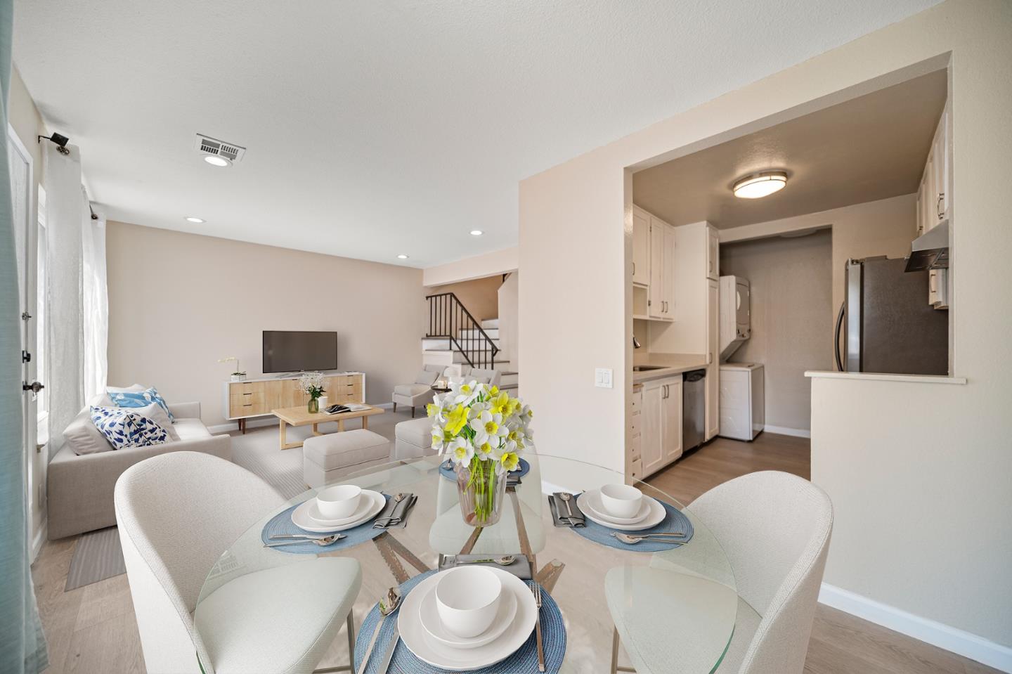 Detail Gallery Image 3 of 22 For 2697 Lone Bluff Way, San Jose,  CA 95111 - 2 Beds | 1/1 Baths