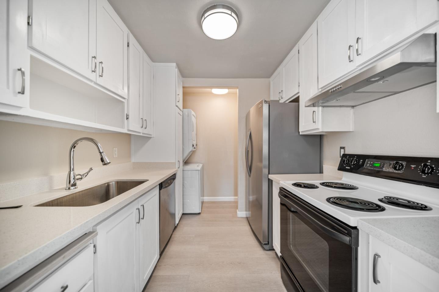 Detail Gallery Image 7 of 22 For 2697 Lone Bluff Way, San Jose,  CA 95111 - 2 Beds | 1/1 Baths