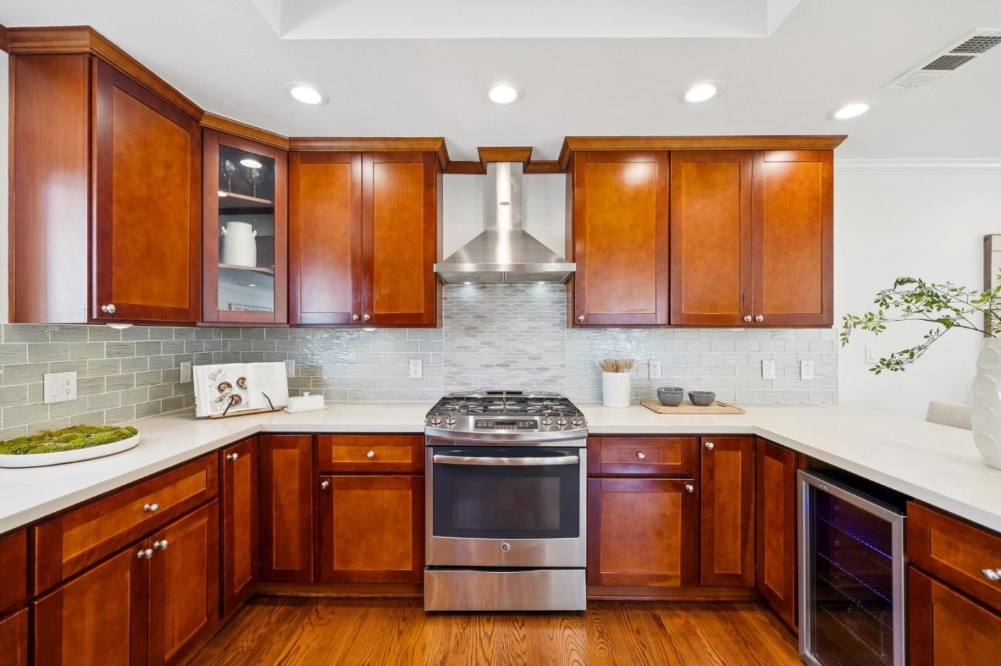 Detail Gallery Image 18 of 77 For 15146 Stratford Dr, San Jose,  CA 95124 - 3 Beds | 3 Baths