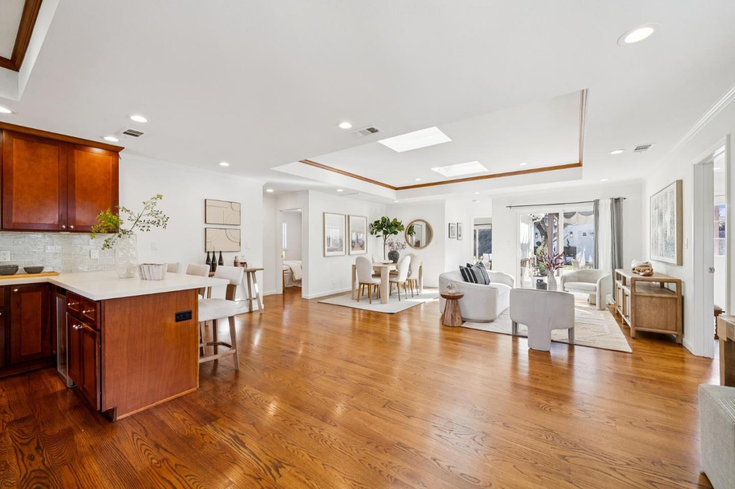 Detail Gallery Image 8 of 77 For 15146 Stratford Dr, San Jose,  CA 95124 - 3 Beds | 3 Baths