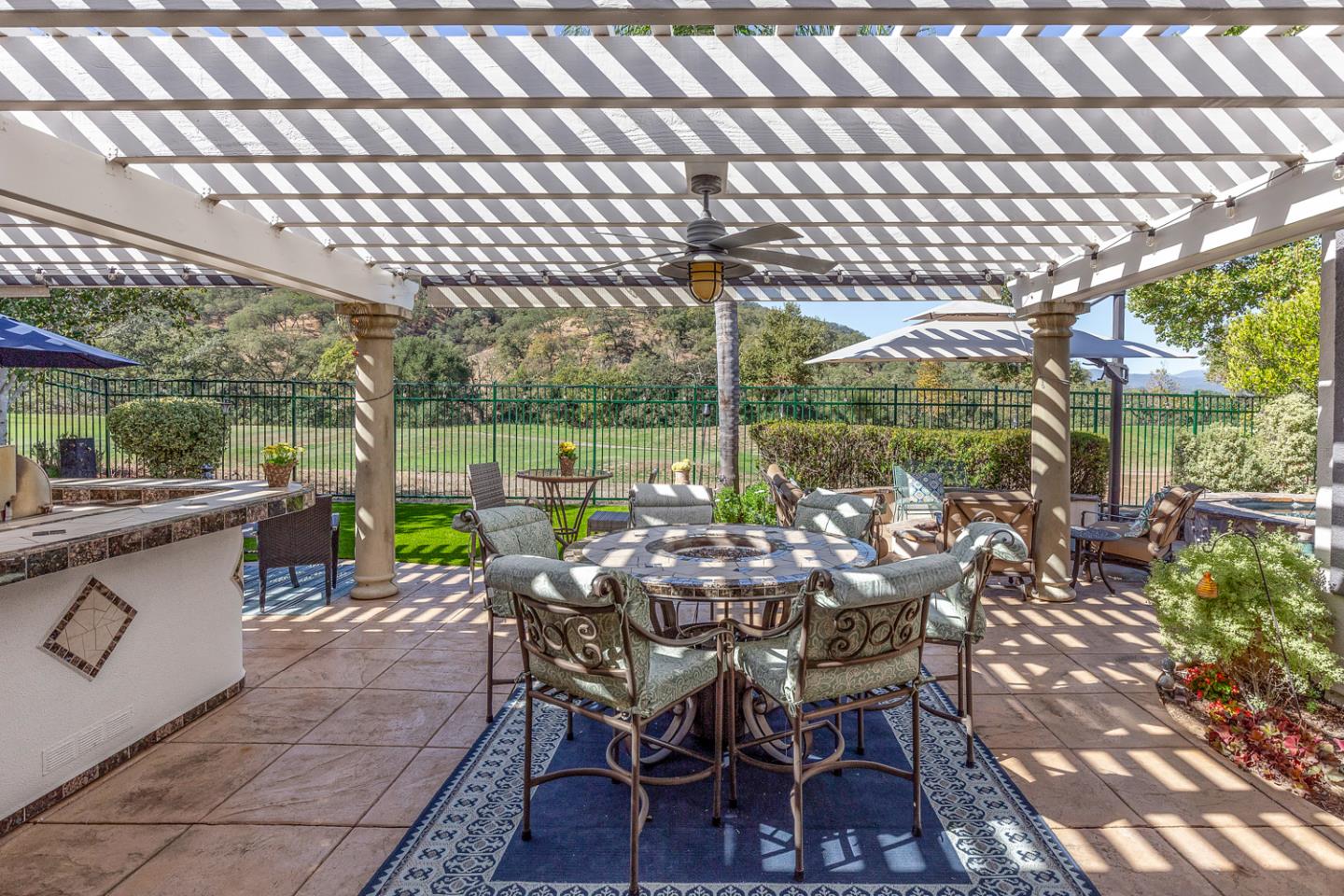 Detail Gallery Image 4 of 8 For 7341 Old Toms Ct, Gilroy,  CA 95020 - 4 Beds | 2/1 Baths