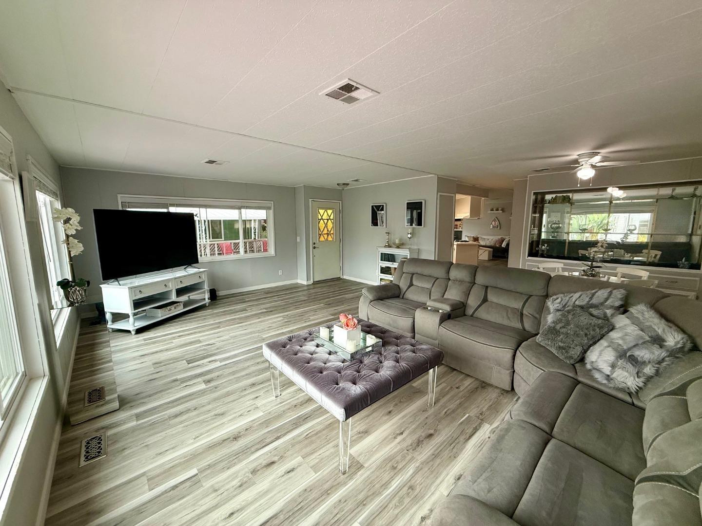 Detail Gallery Image 2 of 13 For 6130 Monterey Rd #201,  San Jose,  CA 95138 - 2 Beds | 2 Baths