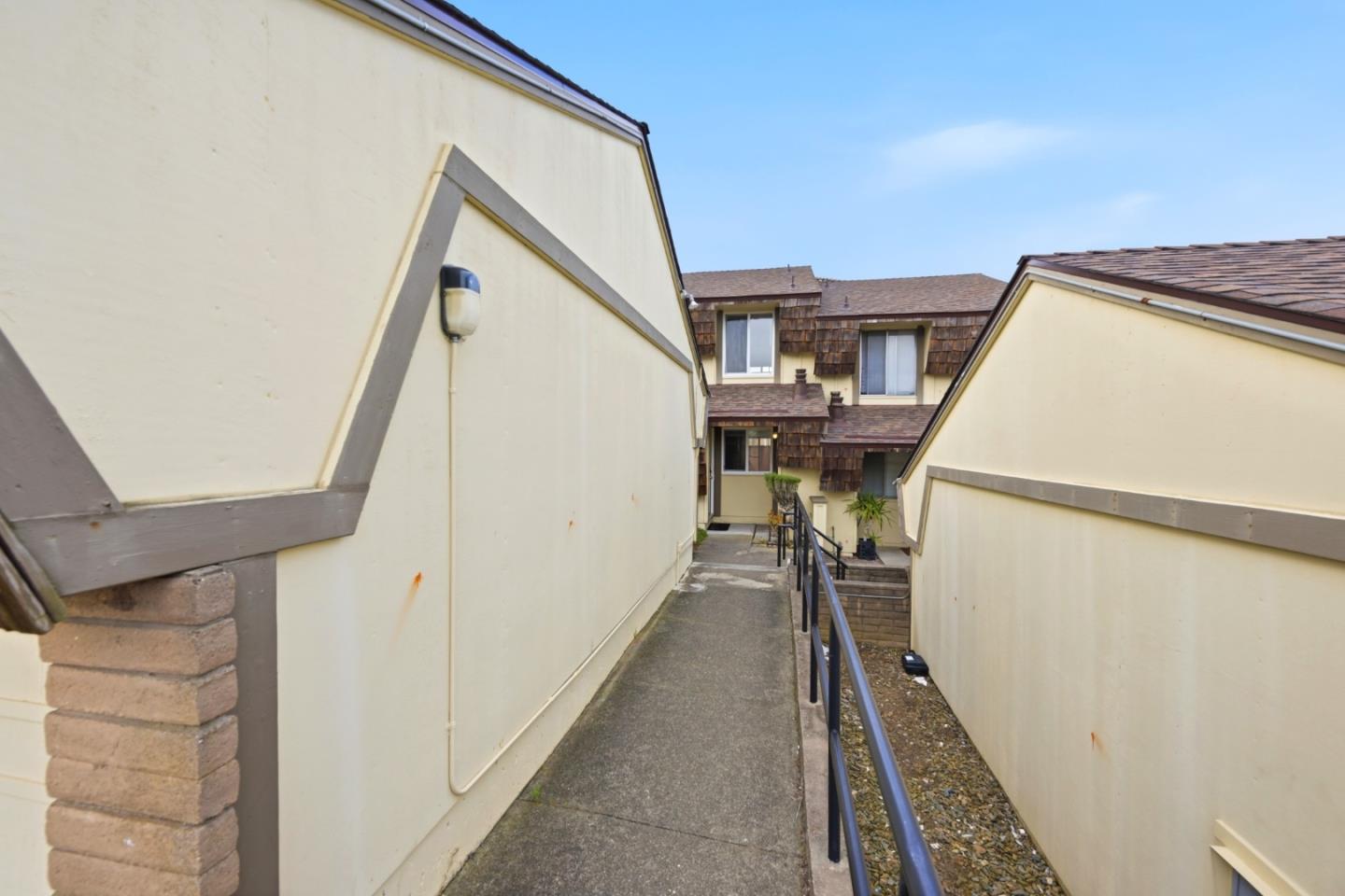 Detail Gallery Image 34 of 36 For 2728 Kilconway Ln, South San Francisco,  CA 94080 - 2 Beds | 1/1 Baths