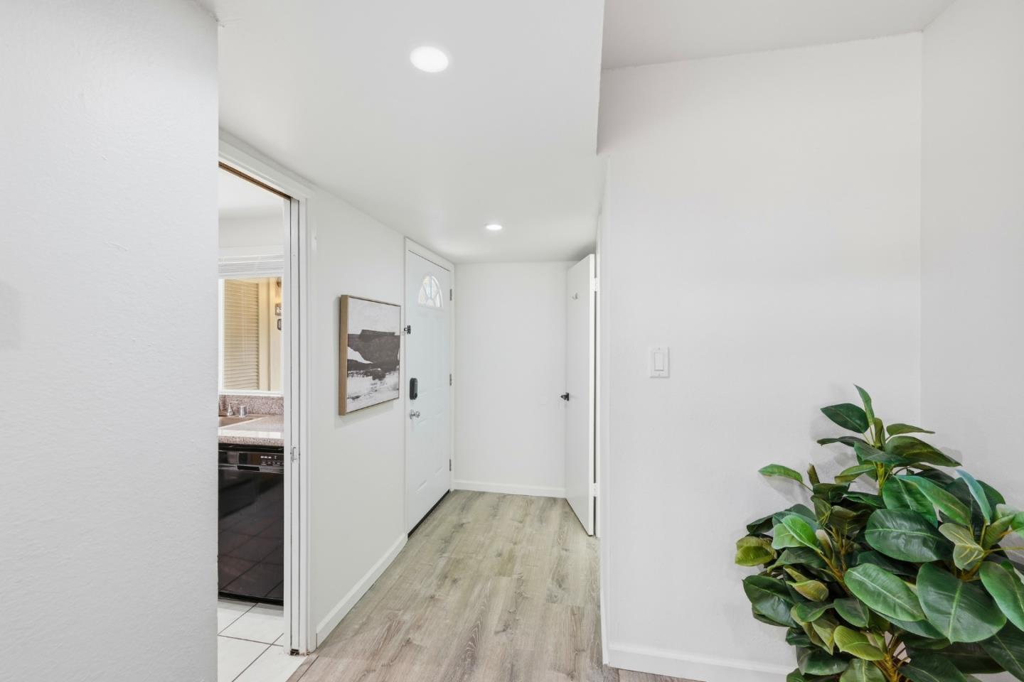 Detail Gallery Image 6 of 36 For 2728 Kilconway Ln, South San Francisco,  CA 94080 - 2 Beds | 1/1 Baths