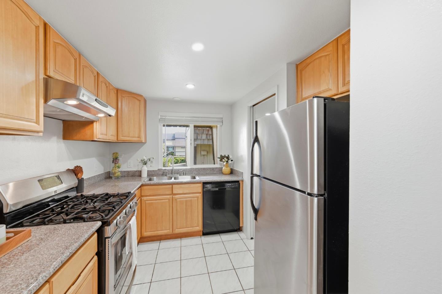 Detail Gallery Image 9 of 36 For 2728 Kilconway Ln, South San Francisco,  CA 94080 - 2 Beds | 1/1 Baths