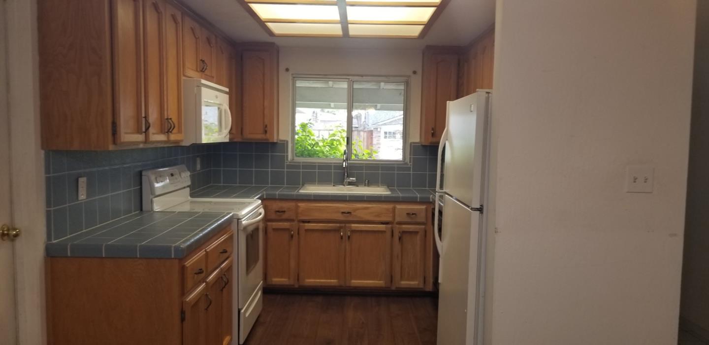 Detail Gallery Image 4 of 13 For 6057 Pineland Ave, San Jose,  CA 95123 - 3 Beds | 2 Baths