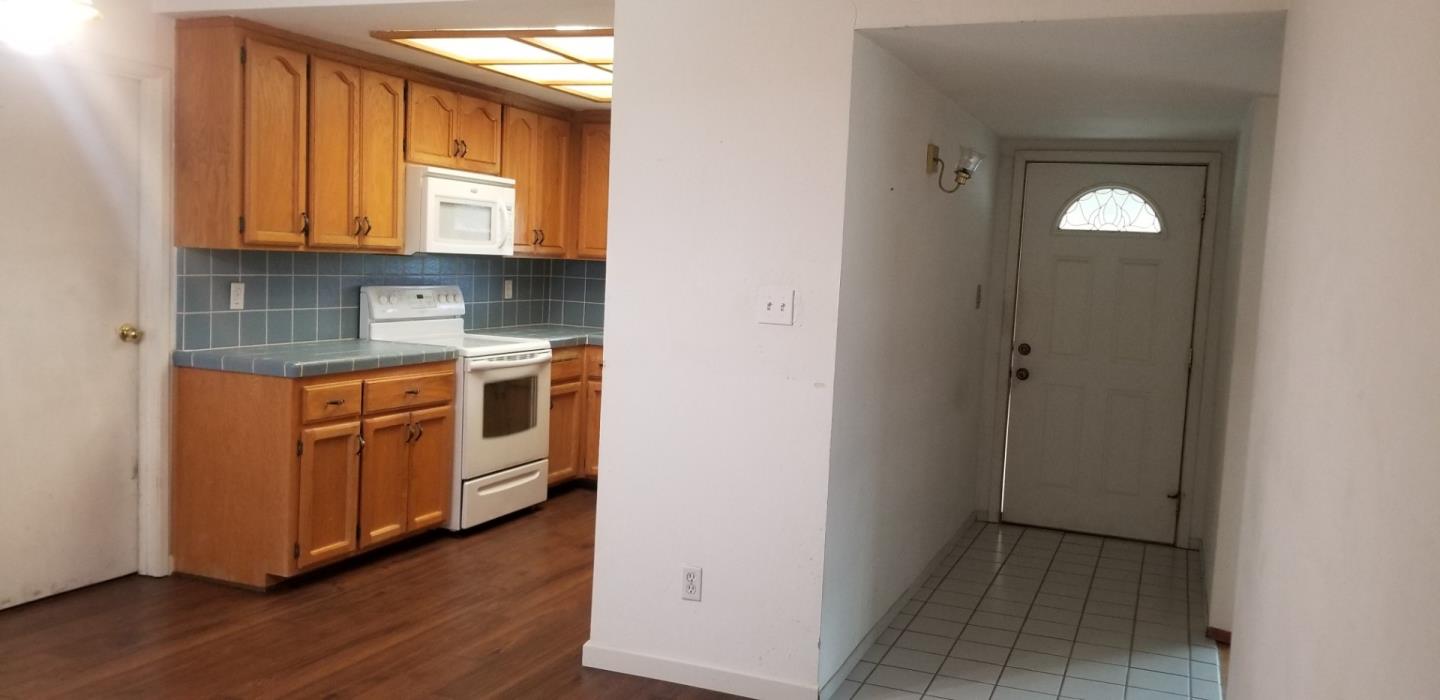 Detail Gallery Image 5 of 13 For 6057 Pineland Ave, San Jose,  CA 95123 - 3 Beds | 2 Baths