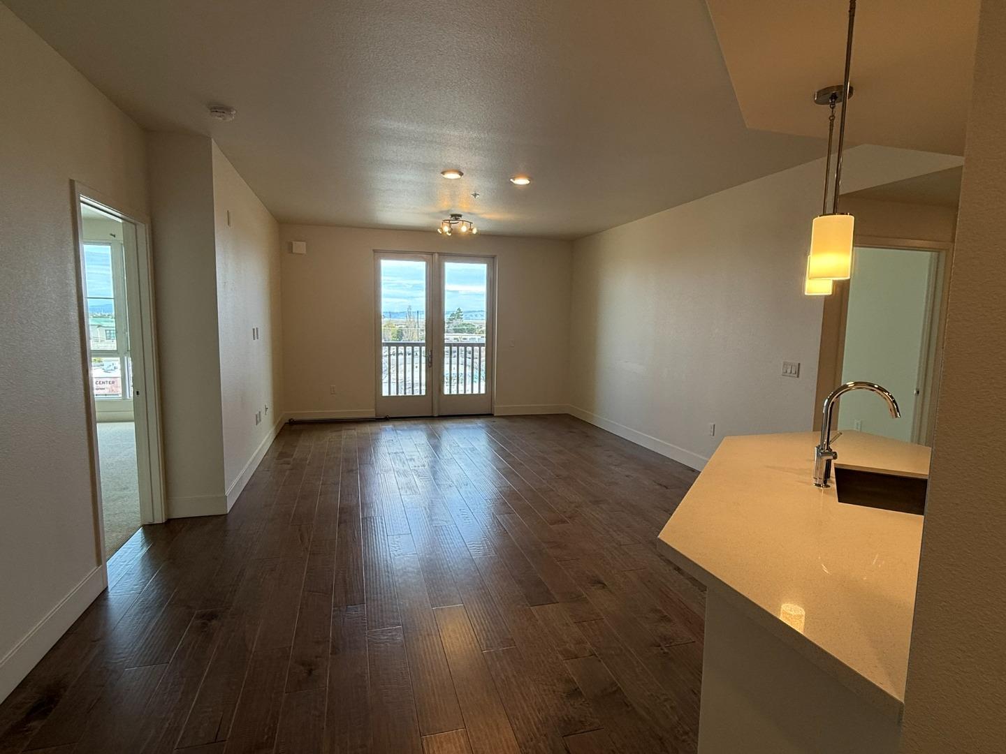 Detail Gallery Image 3 of 21 For 657 Walnut St #429,  San Carlos,  CA 94070 - 2 Beds | 2 Baths