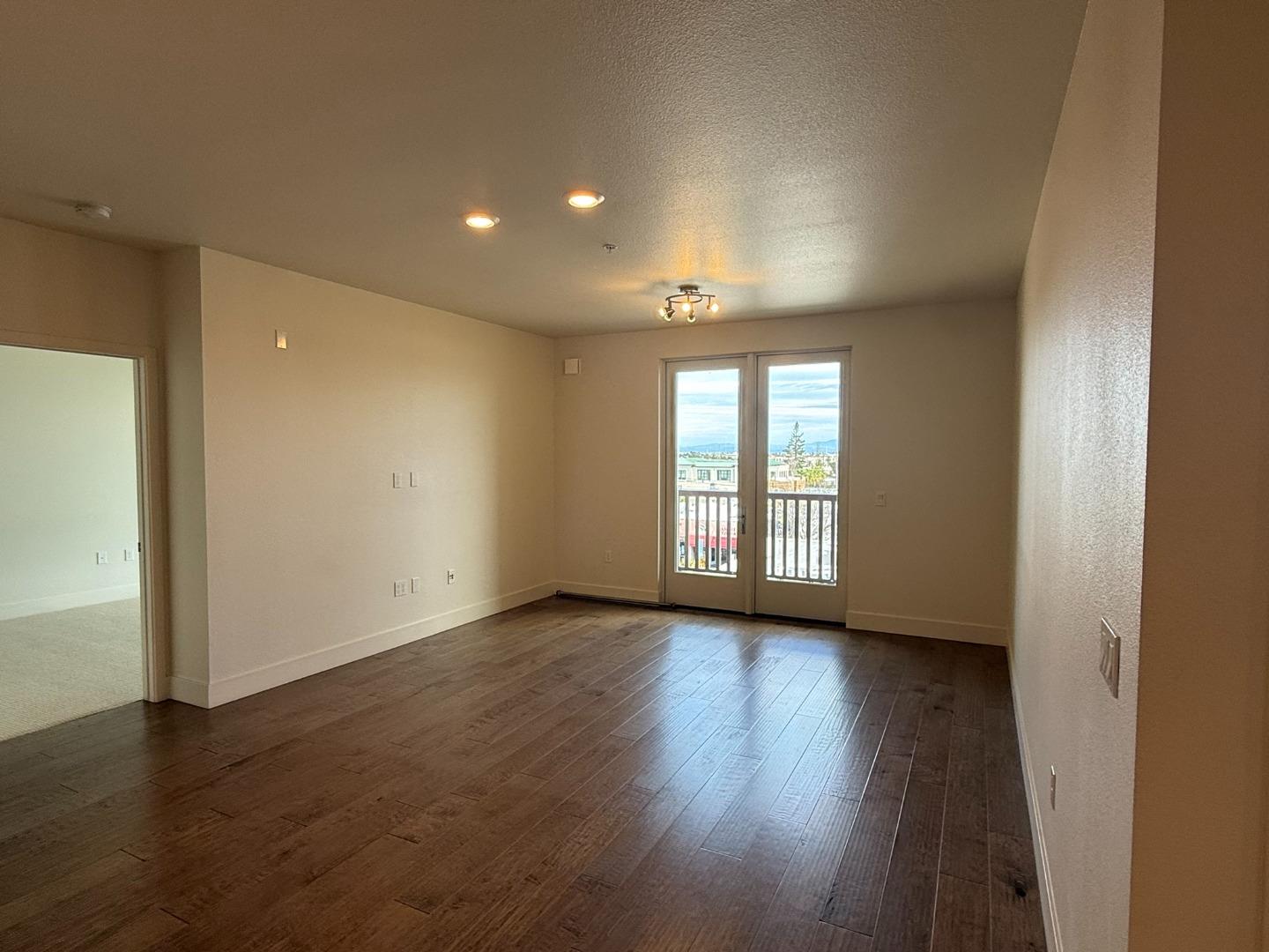 Detail Gallery Image 5 of 21 For 657 Walnut St #429,  San Carlos,  CA 94070 - 2 Beds | 2 Baths