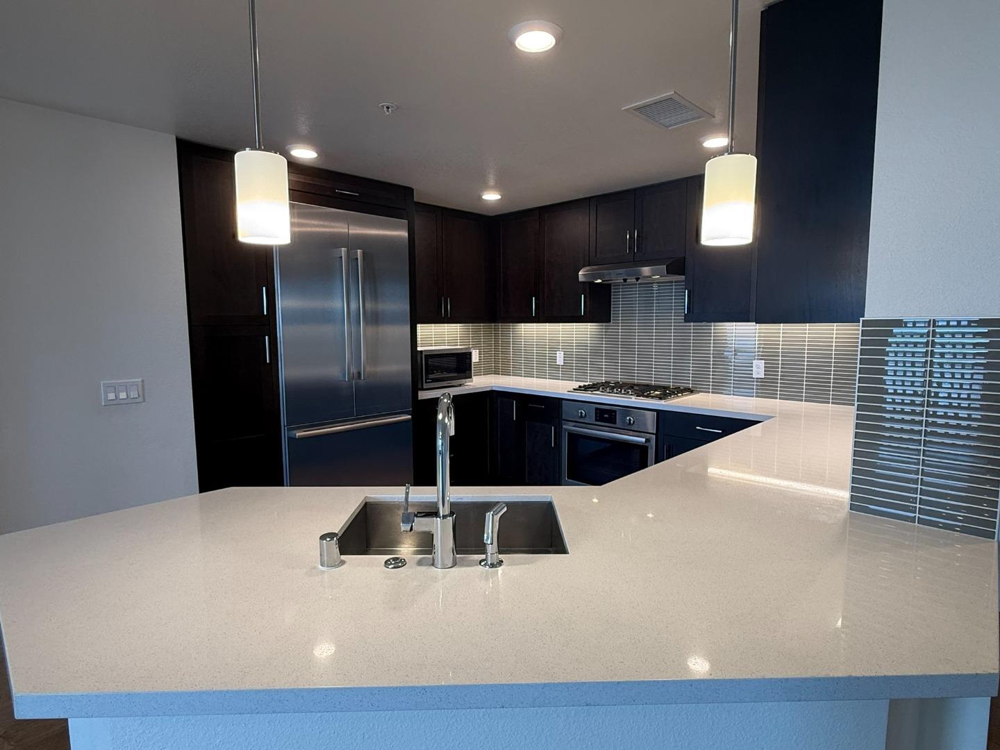 Detail Gallery Image 6 of 21 For 657 Walnut St #429,  San Carlos,  CA 94070 - 2 Beds | 2 Baths