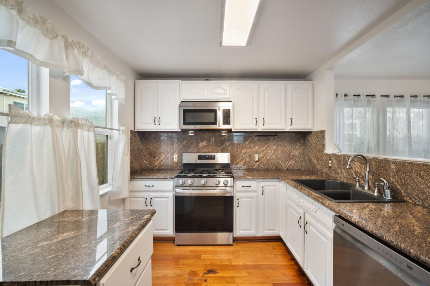 Detail Gallery Image 10 of 25 For 10510 East Ct, Oakland,  CA 94603 - 4 Beds | 1/1 Baths