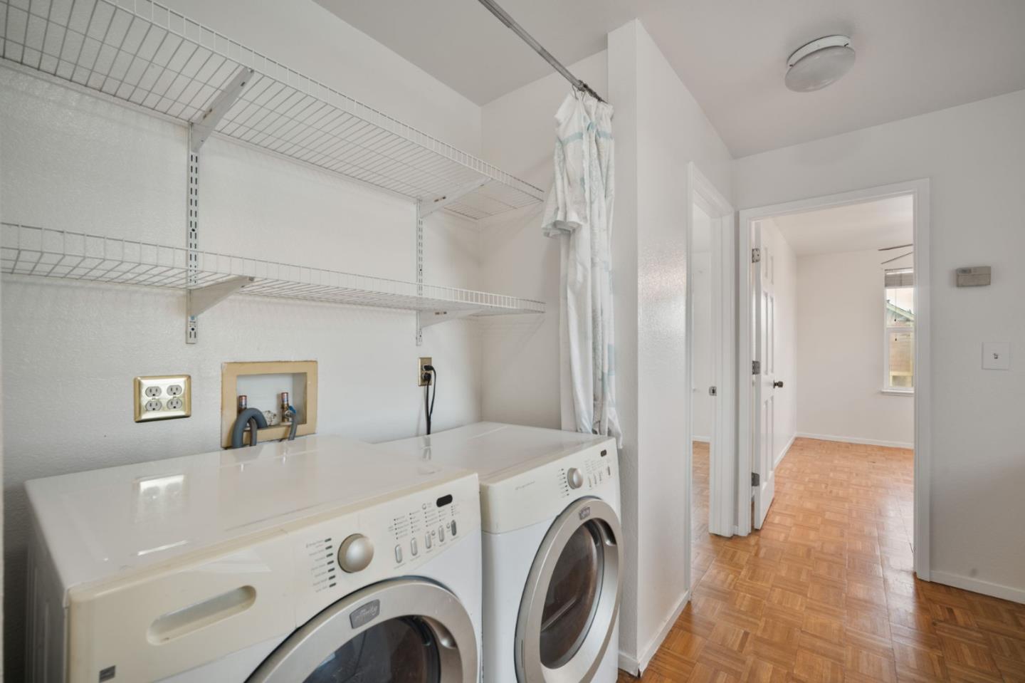 Detail Gallery Image 12 of 25 For 10510 East Ct, Oakland,  CA 94603 - 4 Beds | 1/1 Baths