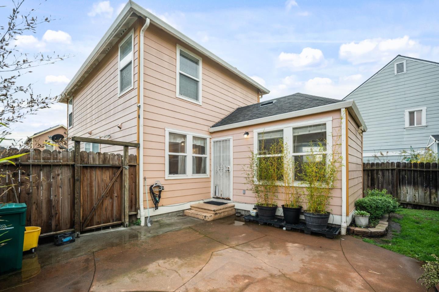 Detail Gallery Image 18 of 25 For 10510 East Ct, Oakland,  CA 94603 - 4 Beds | 1/1 Baths