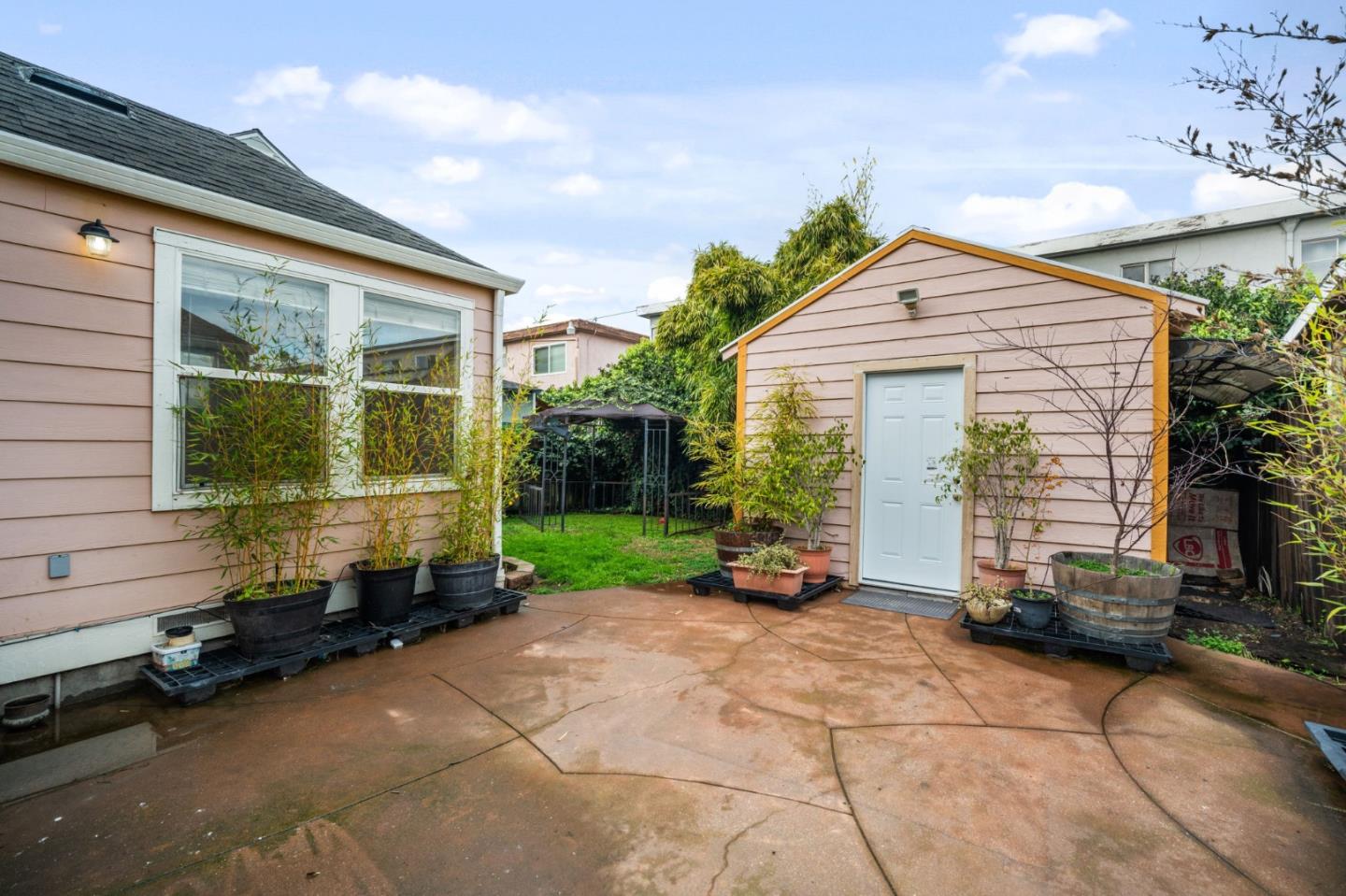 Detail Gallery Image 19 of 25 For 10510 East Ct, Oakland,  CA 94603 - 4 Beds | 1/1 Baths