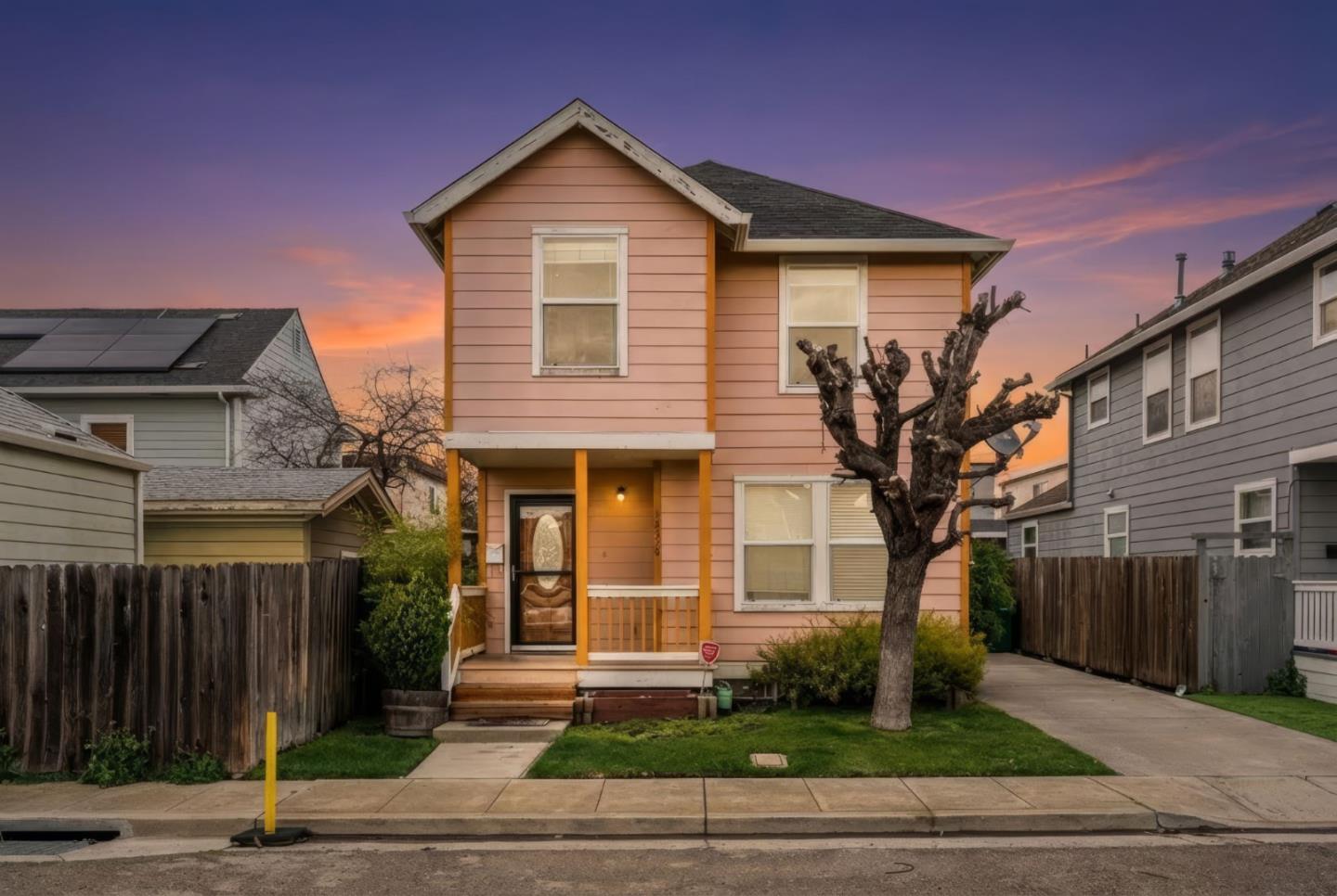 Detail Gallery Image 2 of 25 For 10510 East Ct, Oakland,  CA 94603 - 4 Beds | 1/1 Baths