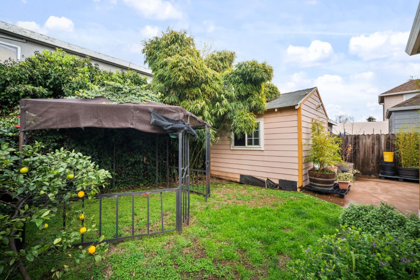 Detail Gallery Image 20 of 25 For 10510 East Ct, Oakland,  CA 94603 - 4 Beds | 1/1 Baths