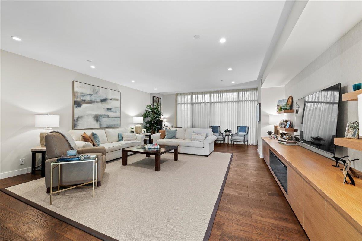 Detail Gallery Image 3 of 27 For 20 W 3rd Ave #202,  San Mateo,  CA 94402 - 2 Beds | 2/1 Baths