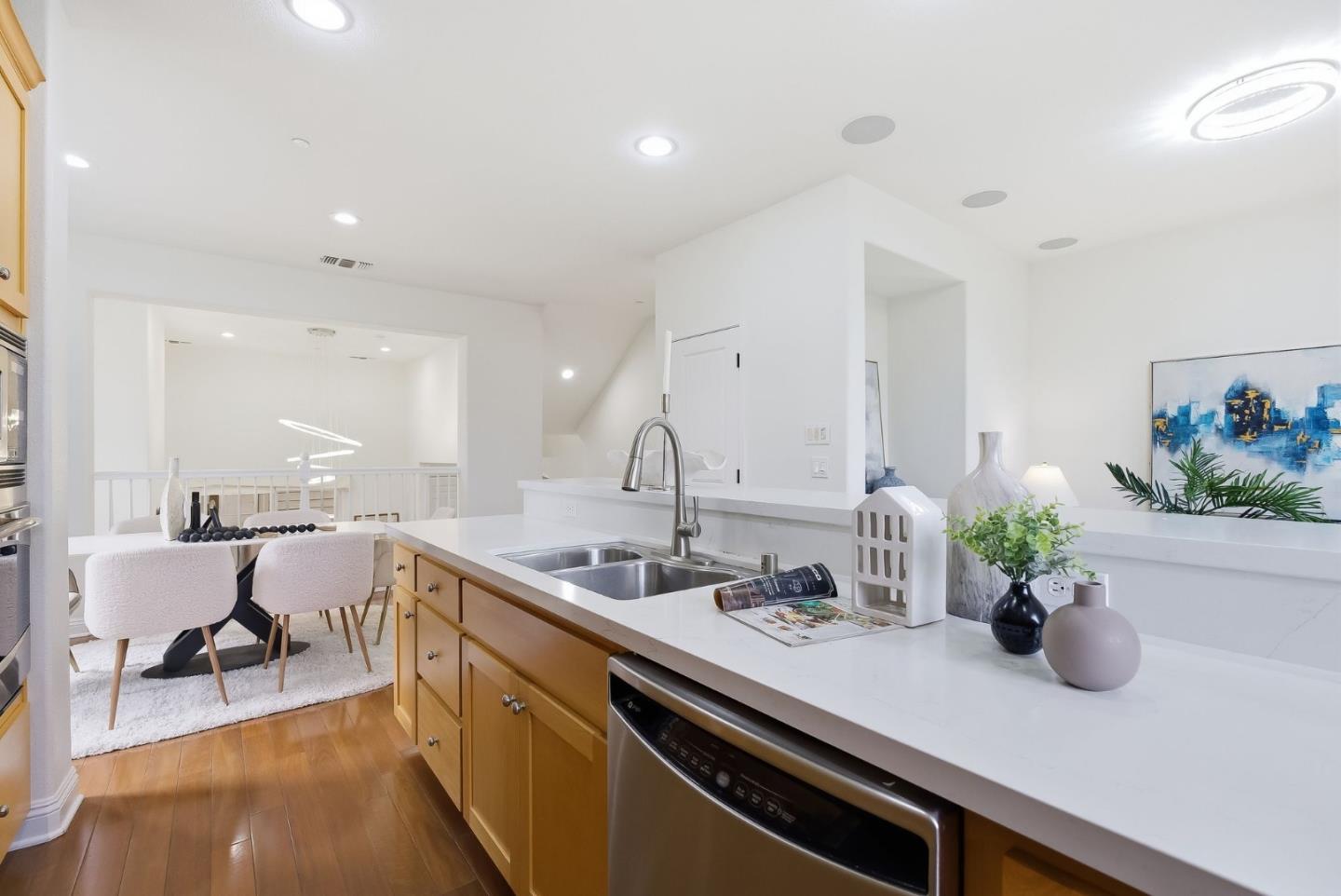 Detail Gallery Image 21 of 54 For 314 Lavender Dr, Mountain View,  CA 94041 - 3 Beds | 2/1 Baths