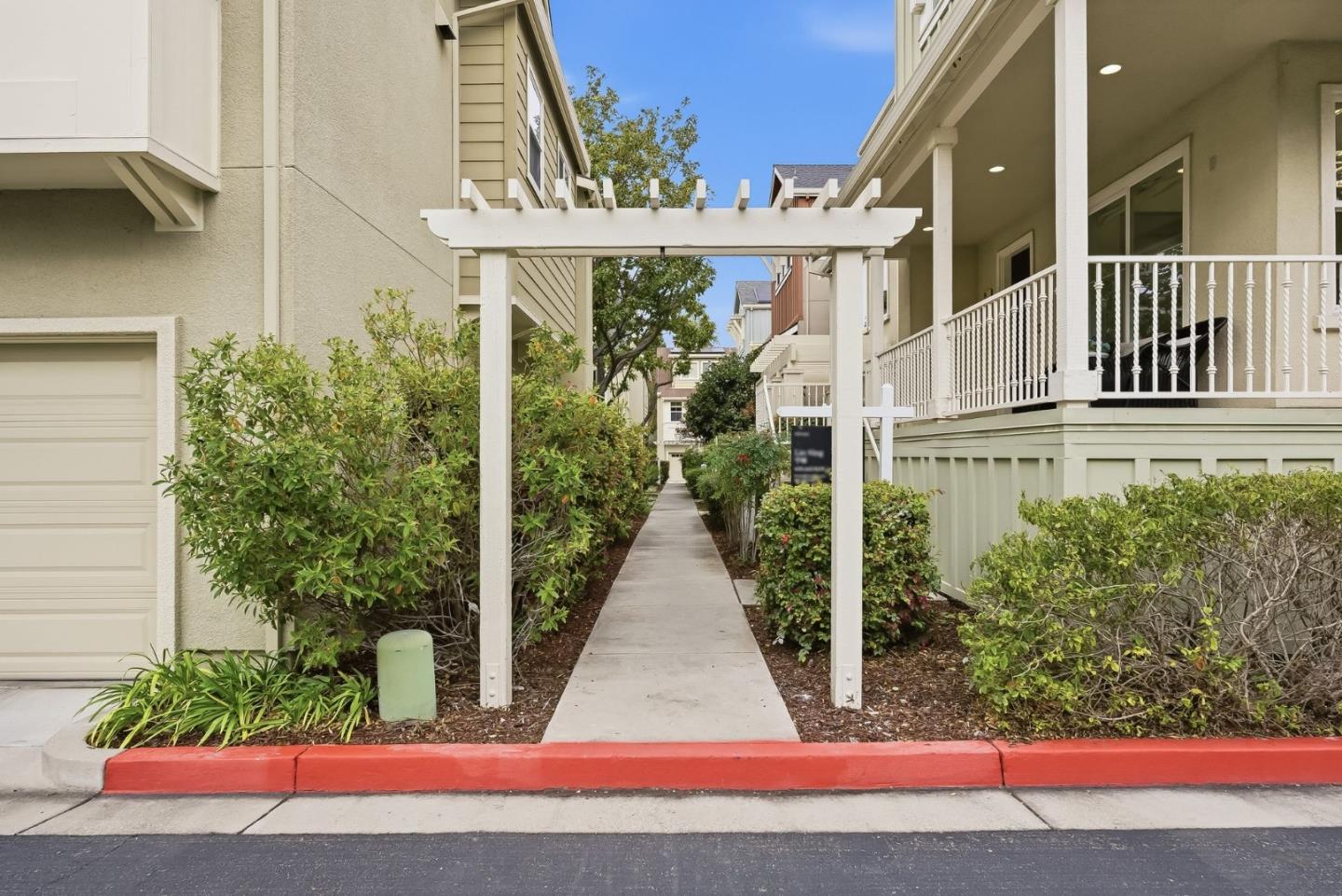 Detail Gallery Image 4 of 54 For 314 Lavender Dr, Mountain View,  CA 94041 - 3 Beds | 2/1 Baths