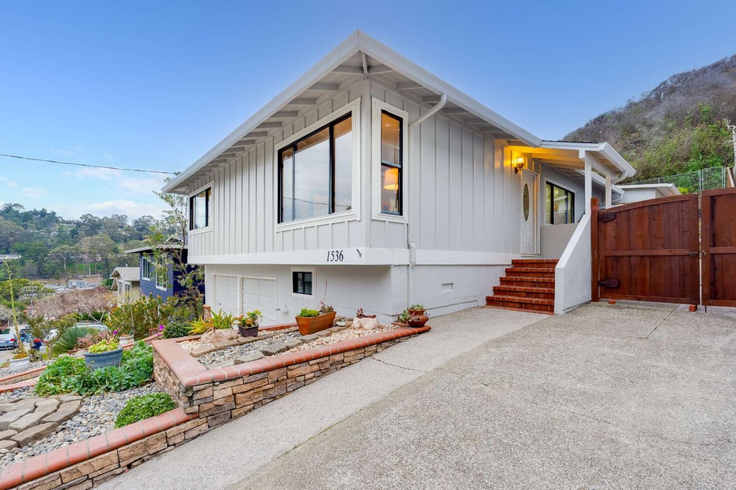 Detail Gallery Image 2 of 61 For 1536 Valdez Way, Pacifica,  CA 94044 - 3 Beds | 2 Baths