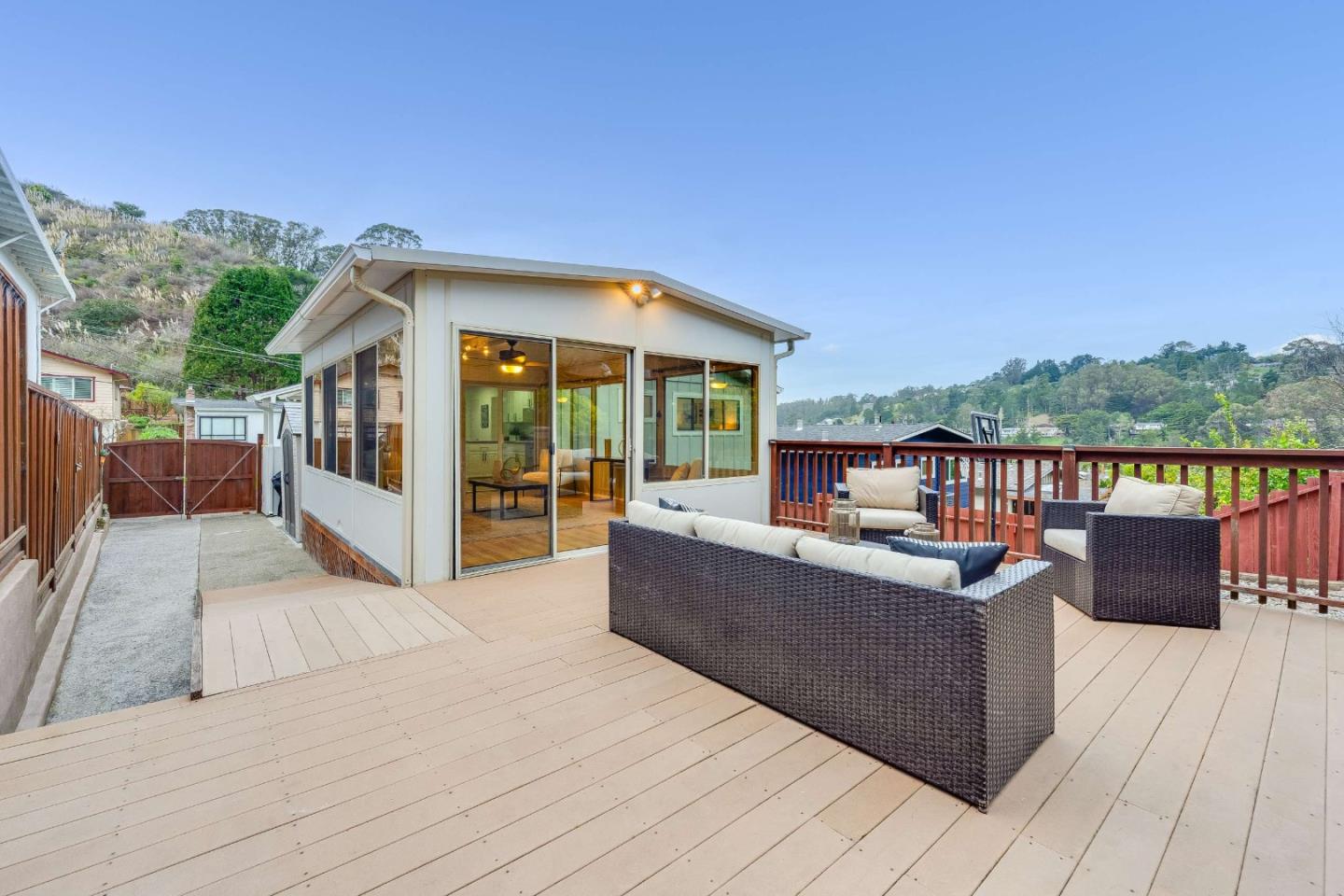 Detail Gallery Image 27 of 61 For 1536 Valdez Way, Pacifica,  CA 94044 - 3 Beds | 2 Baths