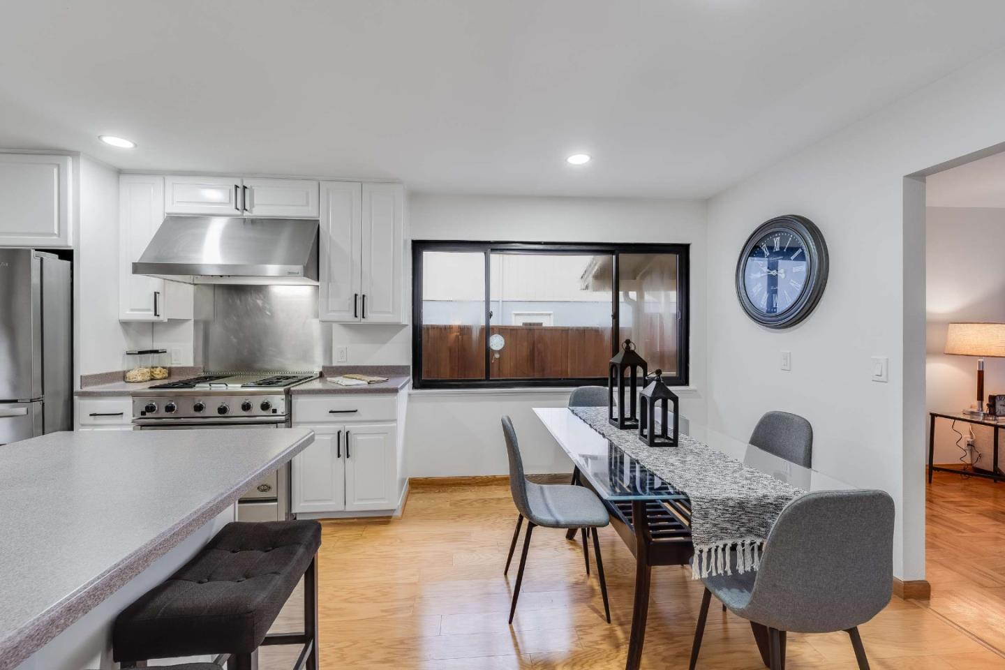 Detail Gallery Image 9 of 61 For 1536 Valdez Way, Pacifica,  CA 94044 - 3 Beds | 2 Baths