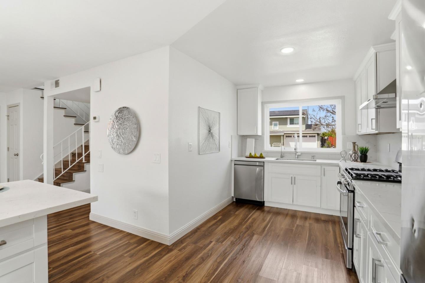 Detail Gallery Image 10 of 43 For 3281 Lantern Way, San Jose,  CA 95111 - 4 Beds | 2/1 Baths