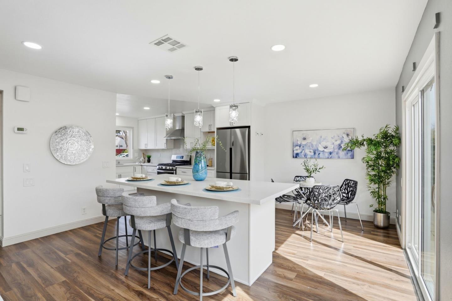 Detail Gallery Image 11 of 43 For 3281 Lantern Way, San Jose,  CA 95111 - 4 Beds | 2/1 Baths