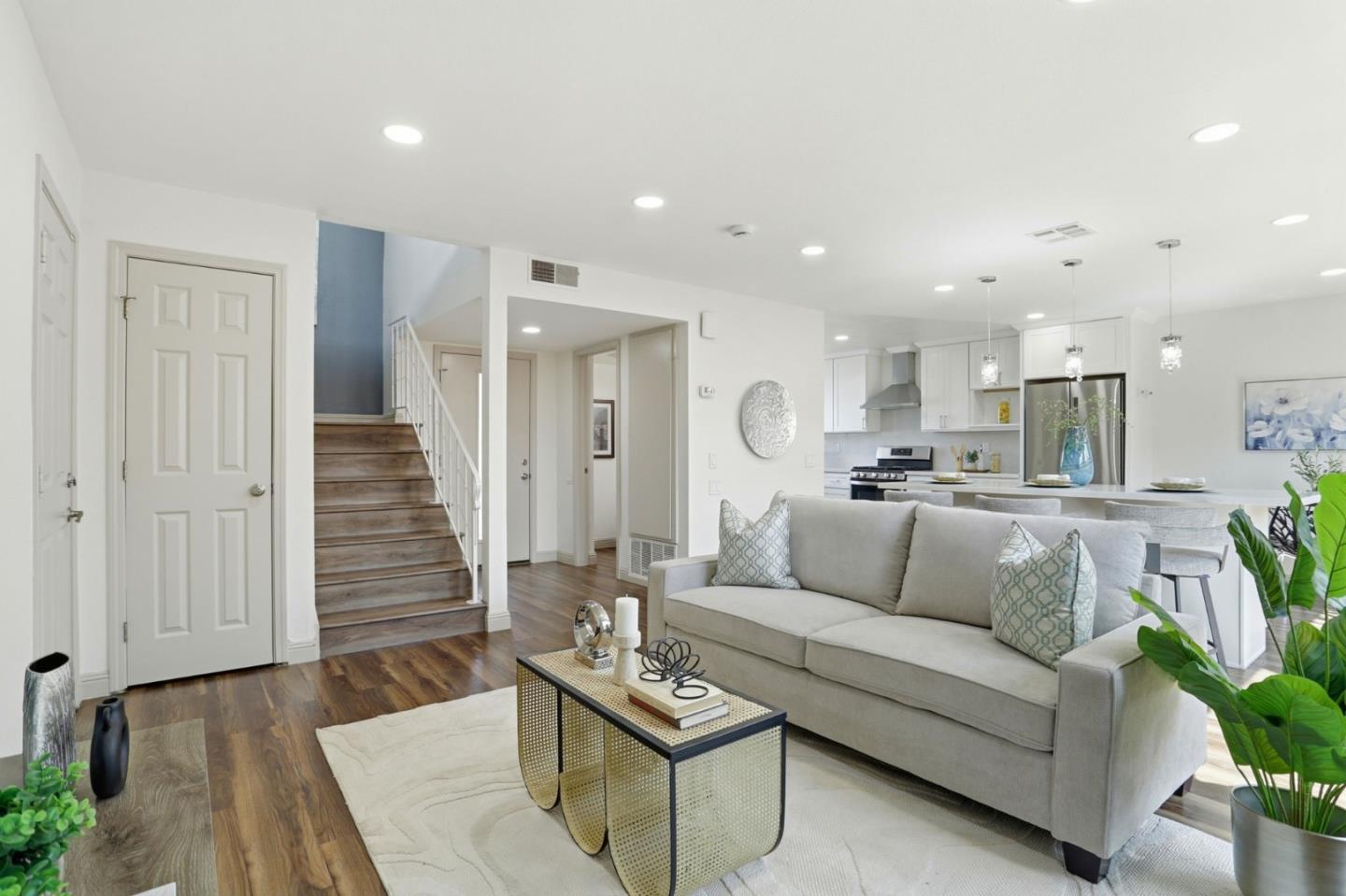 Detail Gallery Image 7 of 43 For 3281 Lantern Way, San Jose,  CA 95111 - 4 Beds | 2/1 Baths