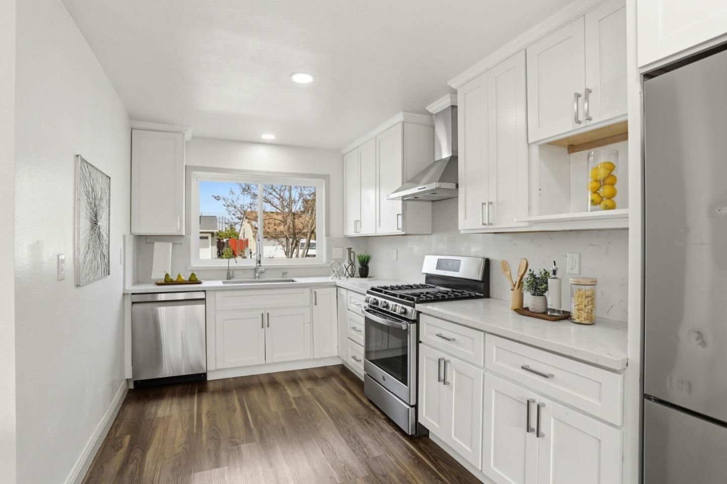 Detail Gallery Image 9 of 43 For 3281 Lantern Way, San Jose,  CA 95111 - 4 Beds | 2/1 Baths